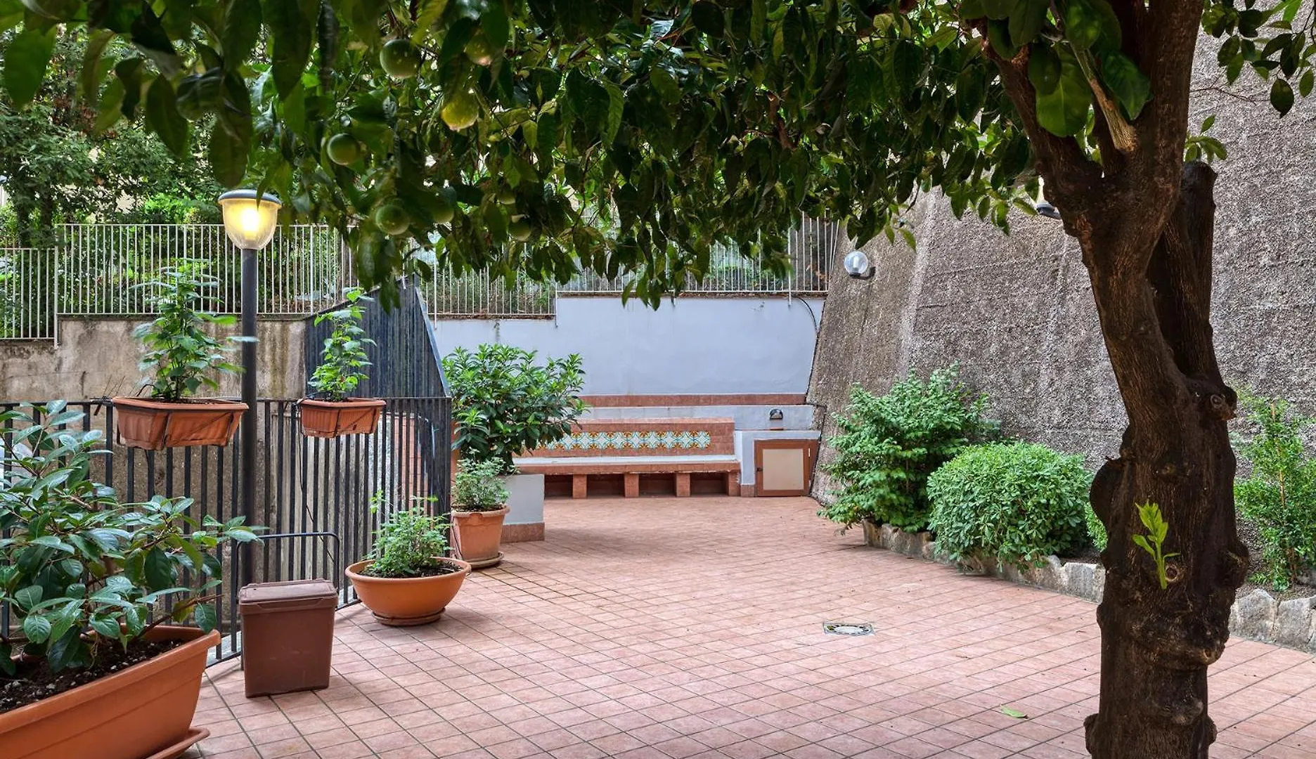 Domus Garden Apartment Naples