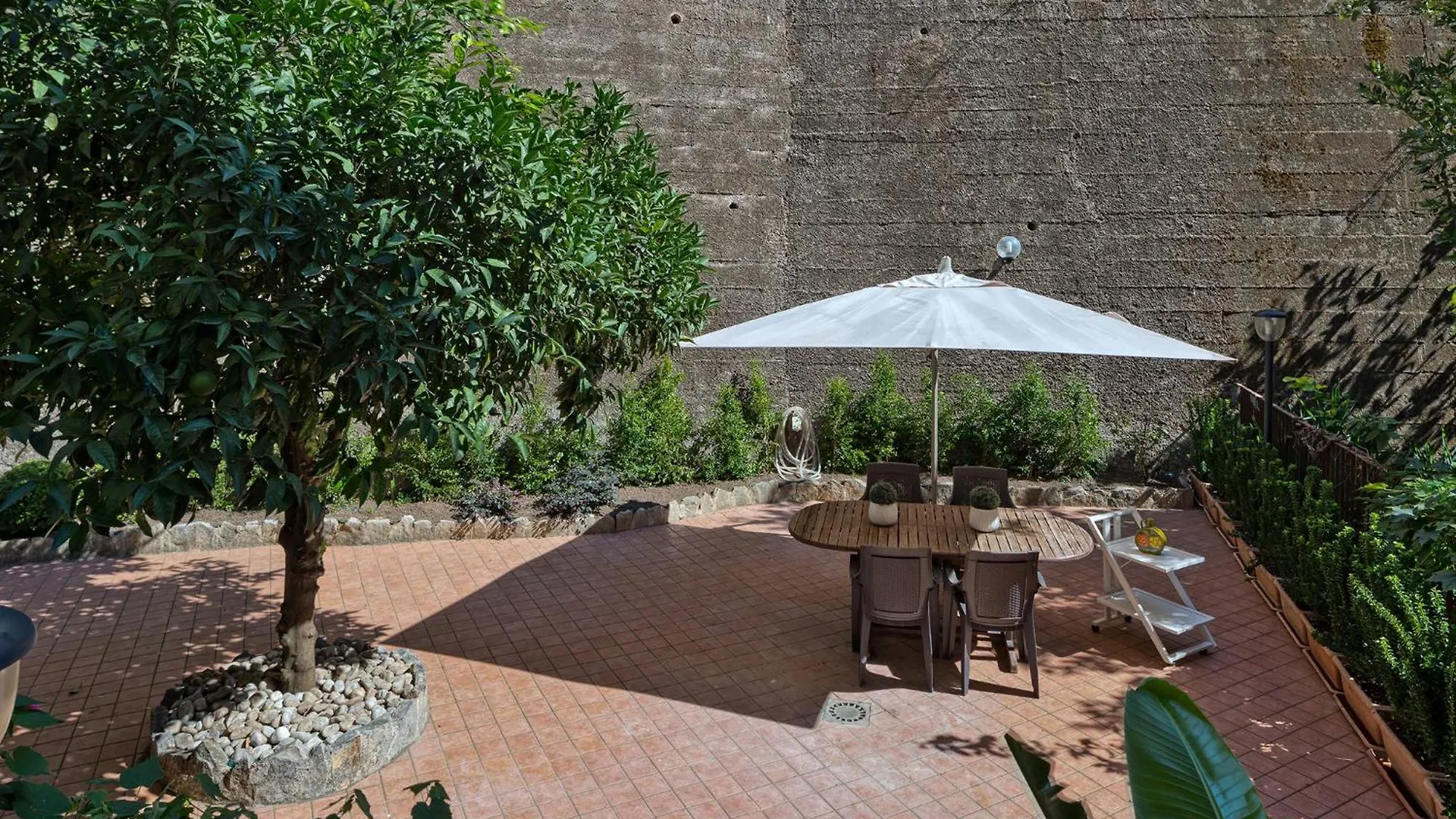 Domus Garden Apartment Naples
